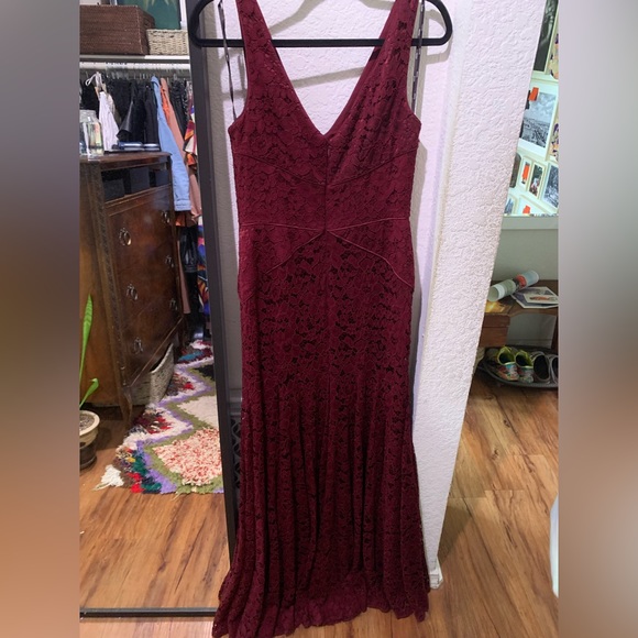 VERA WANG Merlot Lace Trumpet Gown Bridesmaid Dress - Picture 3 of 7